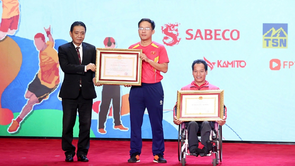 Vietnam honours best athletes, coaches in Hanoi